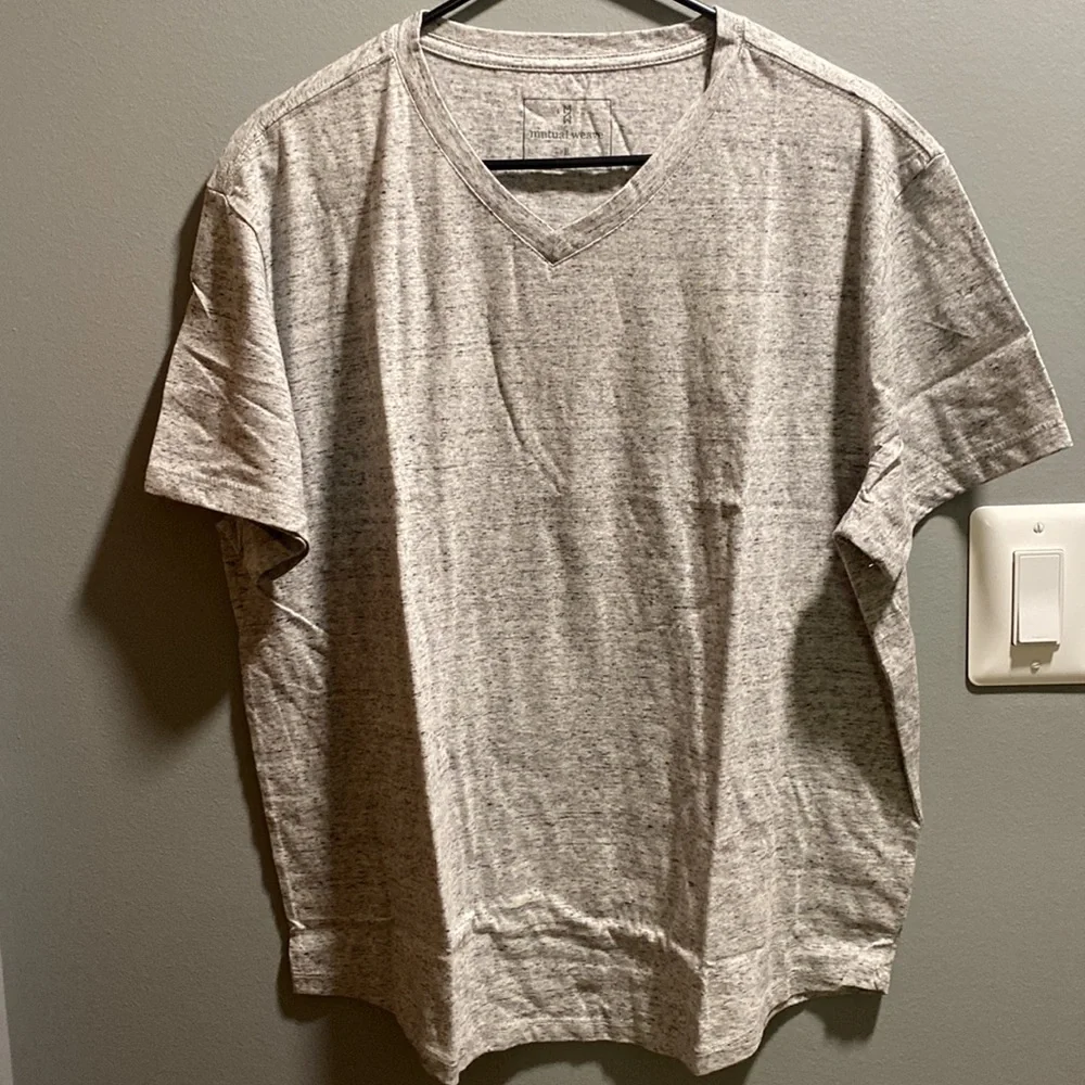 BRAND NEW MEN’S T-SHIRT SIZE XL! NWT! SMOKE FREE HOME! - Picture 2 of 3